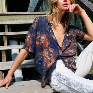 We The Free Share Good Vibes Buttondown